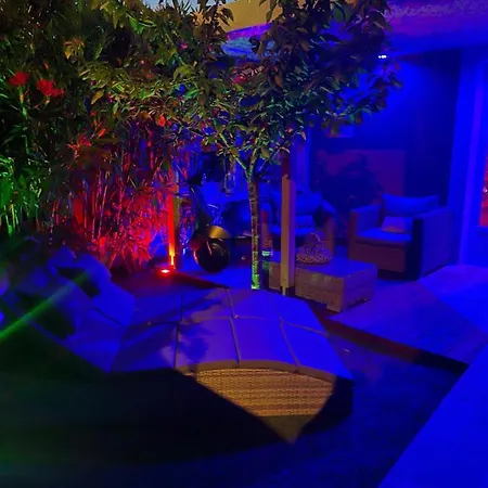 785 Jacuzzi Sauna Oda ve Kahvaltı 4*