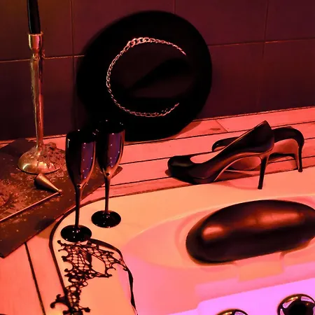 785 Jacuzzi Sauna Oda ve Kahvaltı