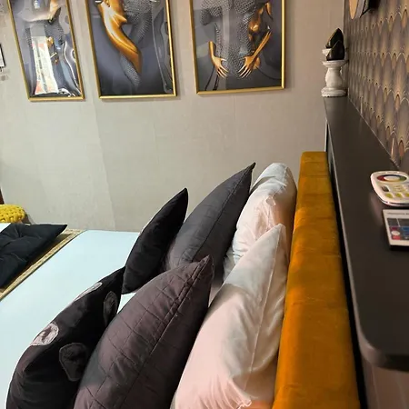 785 Jacuzzi Sauna Oda ve Kahvaltı 4*