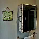 785 Jacuzzi Sauna Bed & Breakfast