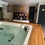 785 Jacuzzi Sauna Bed & Breakfast 4*