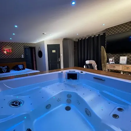 785 Jacuzzi Sauna فندق مبيت وإفطار *