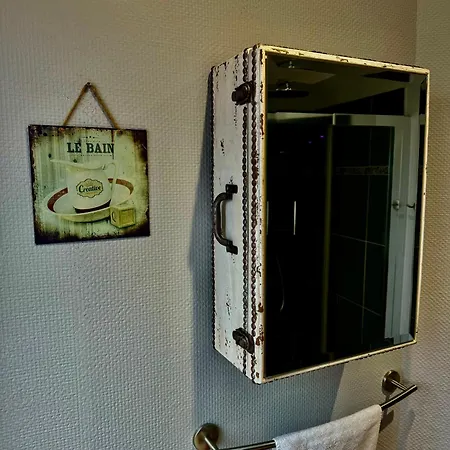 785 Jacuzzi Sauna 住宿加早餐酒店