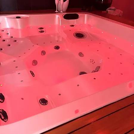 785 Jacuzzi Sauna Oda ve Kahvaltı