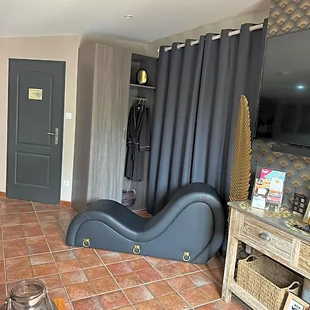 785 Jacuzzi Sauna Oda ve Kahvaltı Montauban