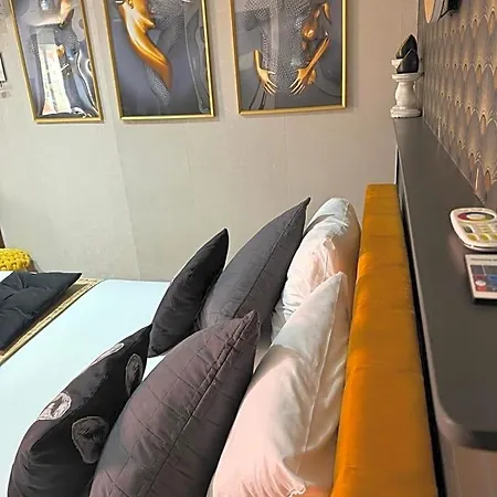785 Jacuzzi Sauna Oda ve Kahvaltı Montauban