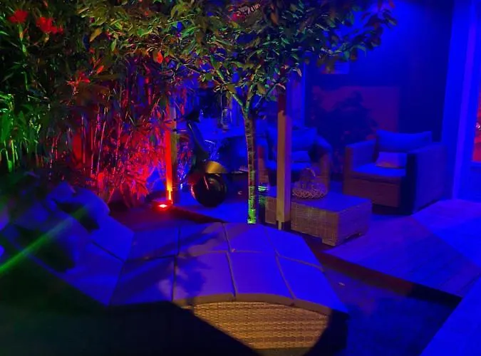 D Hôtes Indépendante Jacuzzi Cave Bar 785 Couette-café 4*